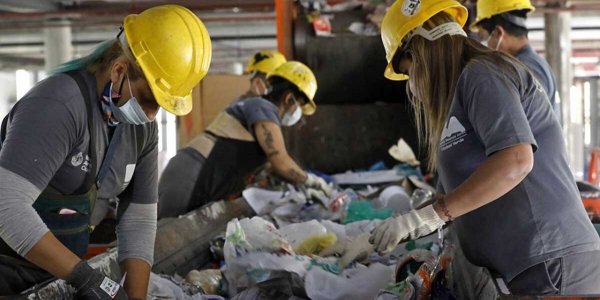 Ordenan continuar con el servicio a recuperadores urbanos