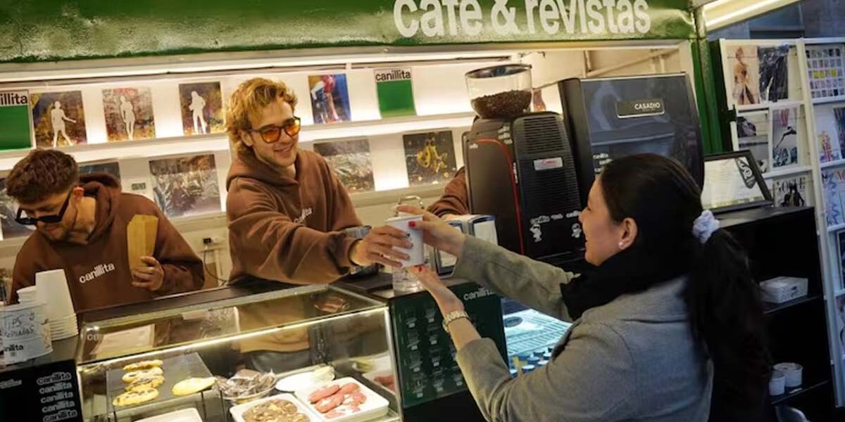 Nueva normativa en CABA: la Ciudad desregula los puestos de diarios y revistas para ampliar su actividad comercial