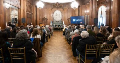 La Legislatura porteña distinguió a tres médicos del Hospital Ramos Mejía por sus trayectorias en la salud pública
