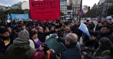 «La calle no es un lugar para vivir, mucho menos para morir»: el reclamo retumbó en Plaza de Mayo tras multitudinario «Frazadazo»