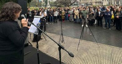 A 32 años del atentado a la AMIA, Memoria Activa renovó en Plaza Lavalle su histórico reclamo de verdad y justicia A 32 años del atentado a la AMIA, Memoria Activa renovó en Plaza Lavalle su histórico reclamo de verdad y justicia